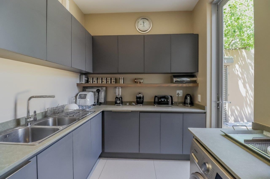6 Bedroom Property for Sale in The Islands Estates North West
